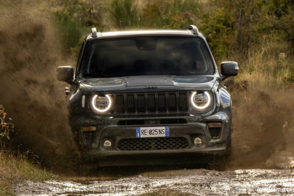 Jeep Renegade North Star guado sullo sterrato