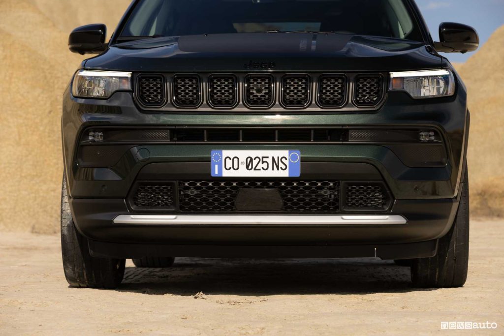 Jeep Compass North Star griglia e fari anteriori