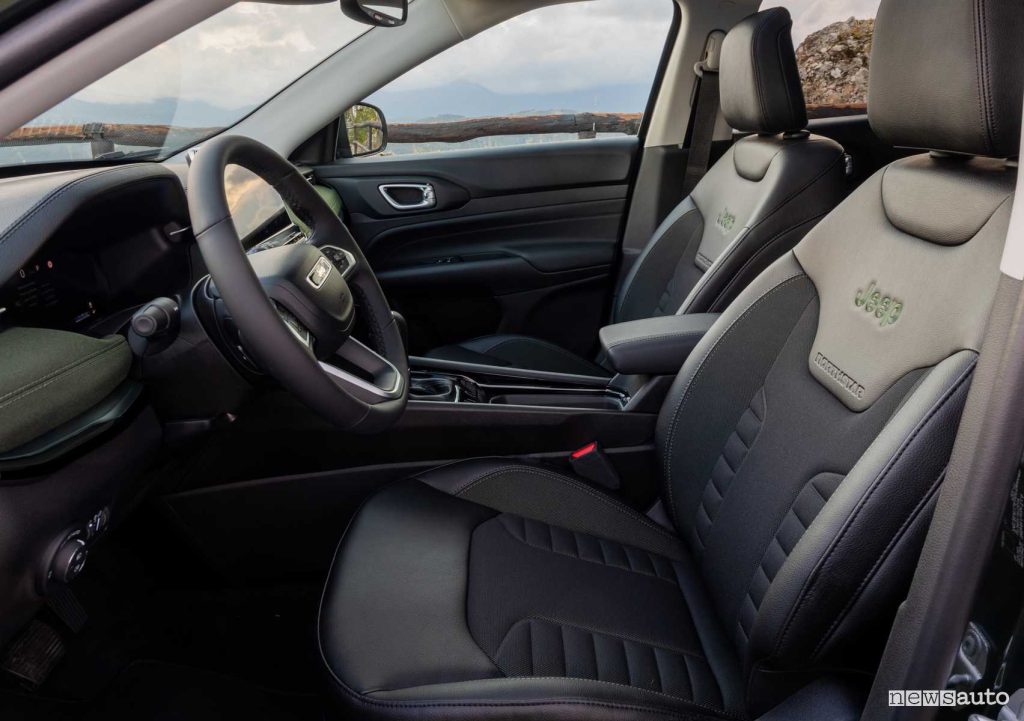 Jeep Compass North Star sedili anteriori abitacolo
