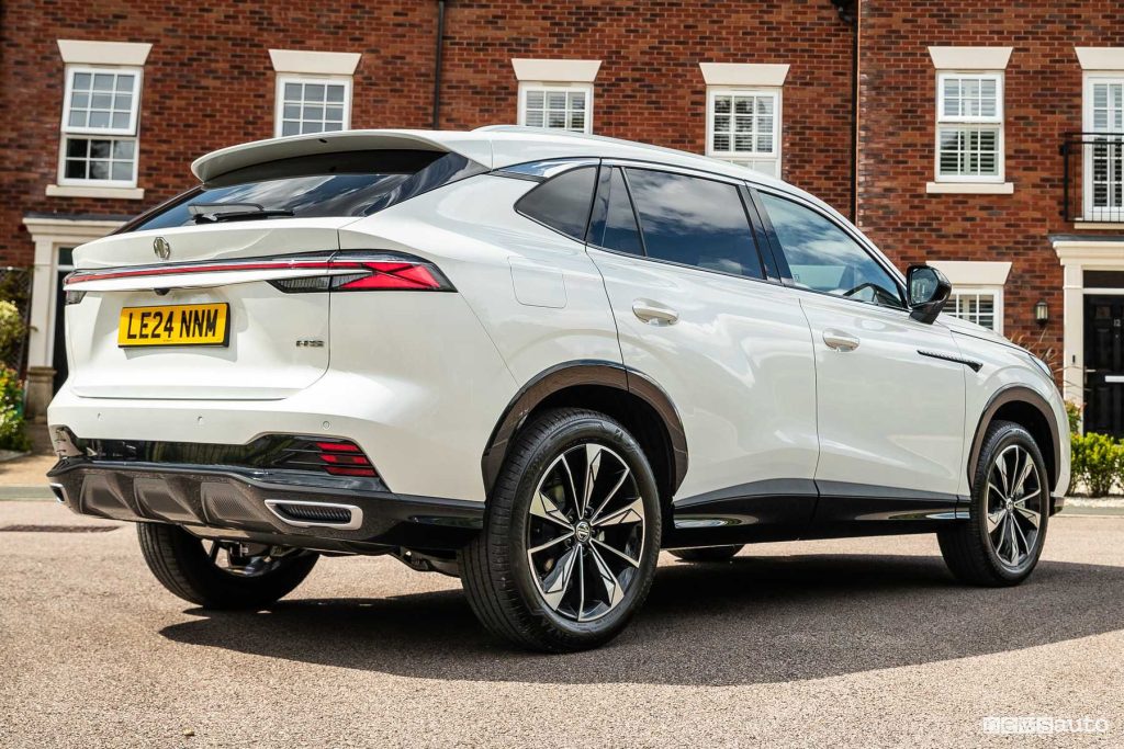Nuova MG HS Luxury posteriore 3/4