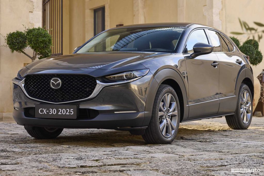 Mazda CX-30 2025 Takumi anteriore 3/4