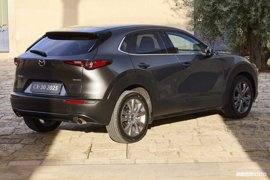Mazda CX-30 2025 Takumi posteriore 3/4
