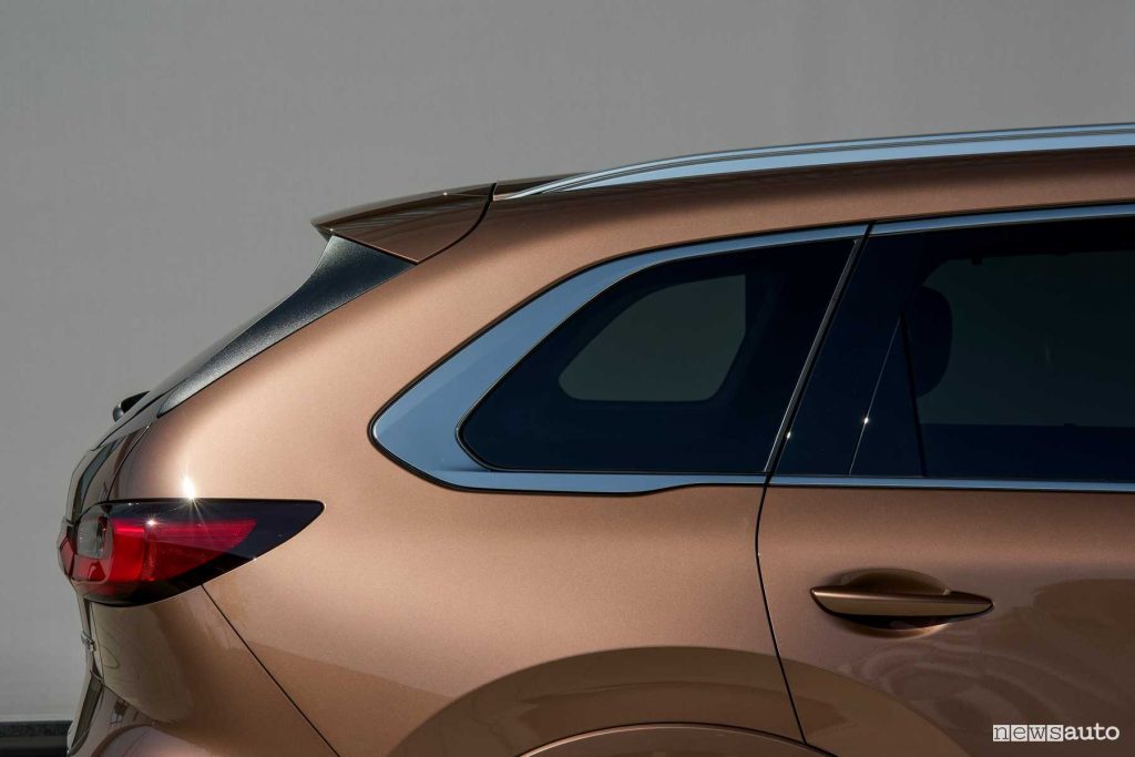 Mazda CX-80 Homura spoiler posteriore