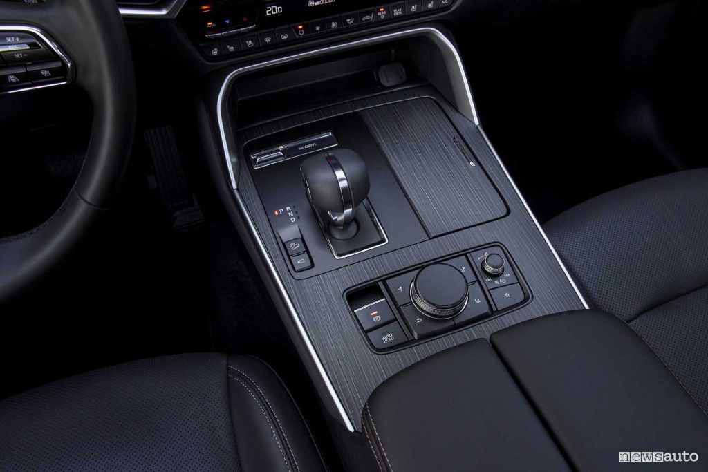 Mazda CX-80 Homura comandi console centrale