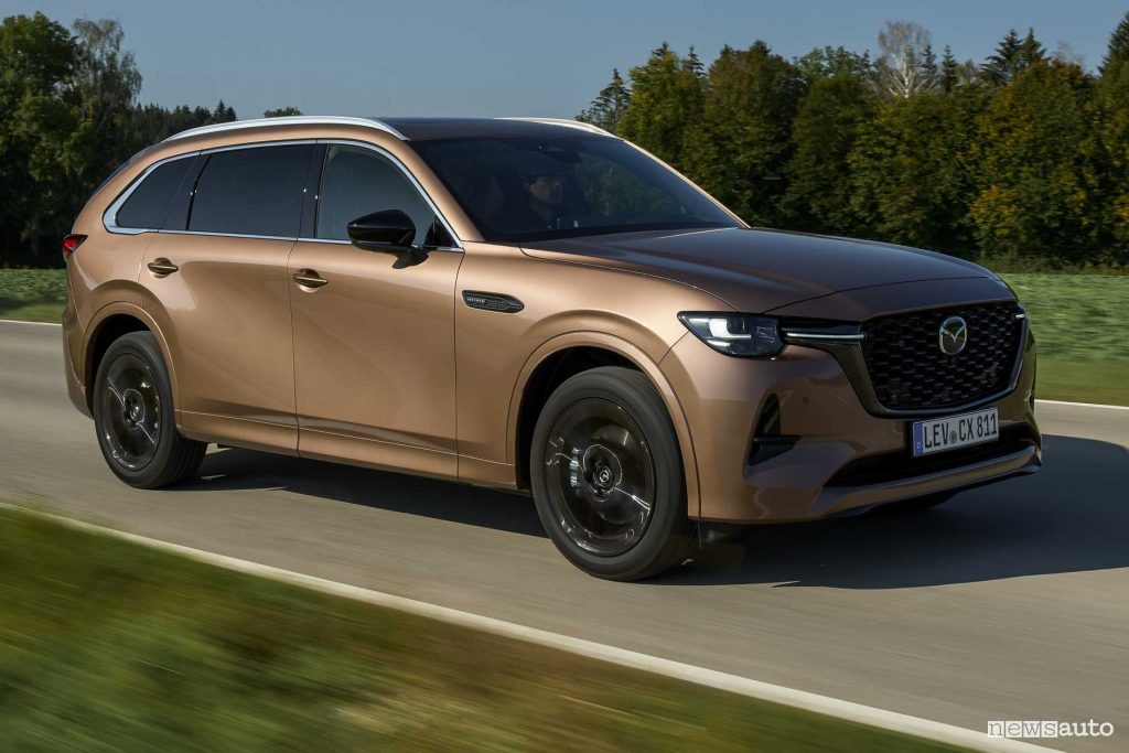 Mazda CX-80 Homura diesel su strada