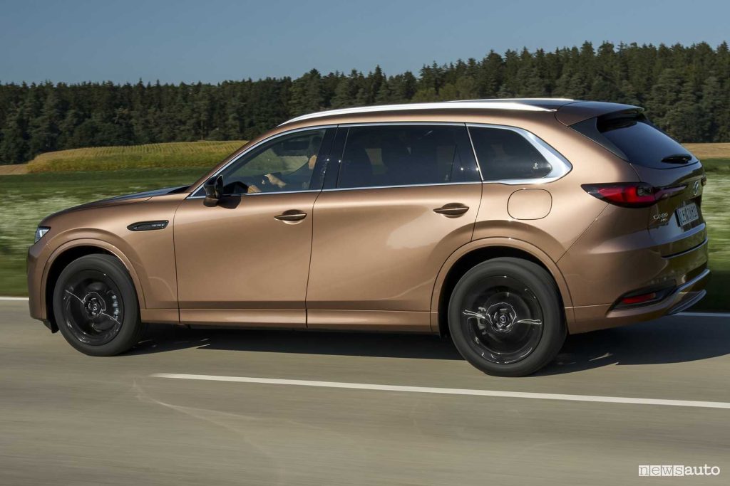 Mazda CX-80 Homura diesel su strada