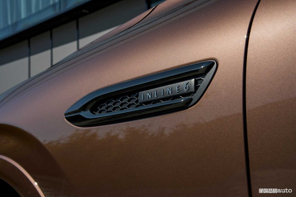 Mazda CX-80 Homura badge