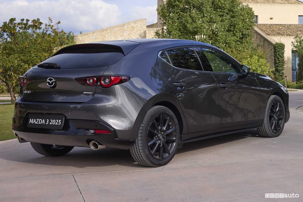 Mazda3 2025 Takumi posteriore 3/4