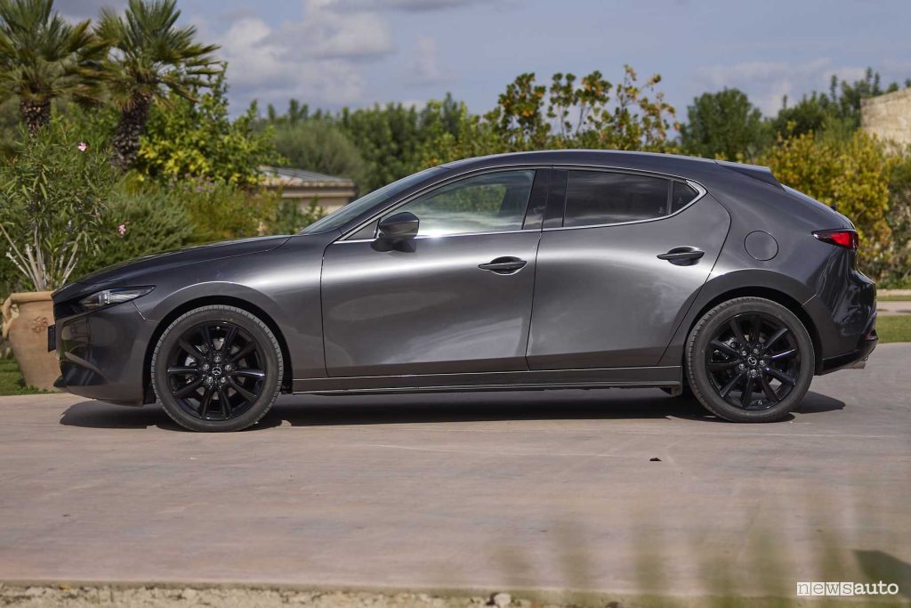Mazda3 2025 Takumi laterale