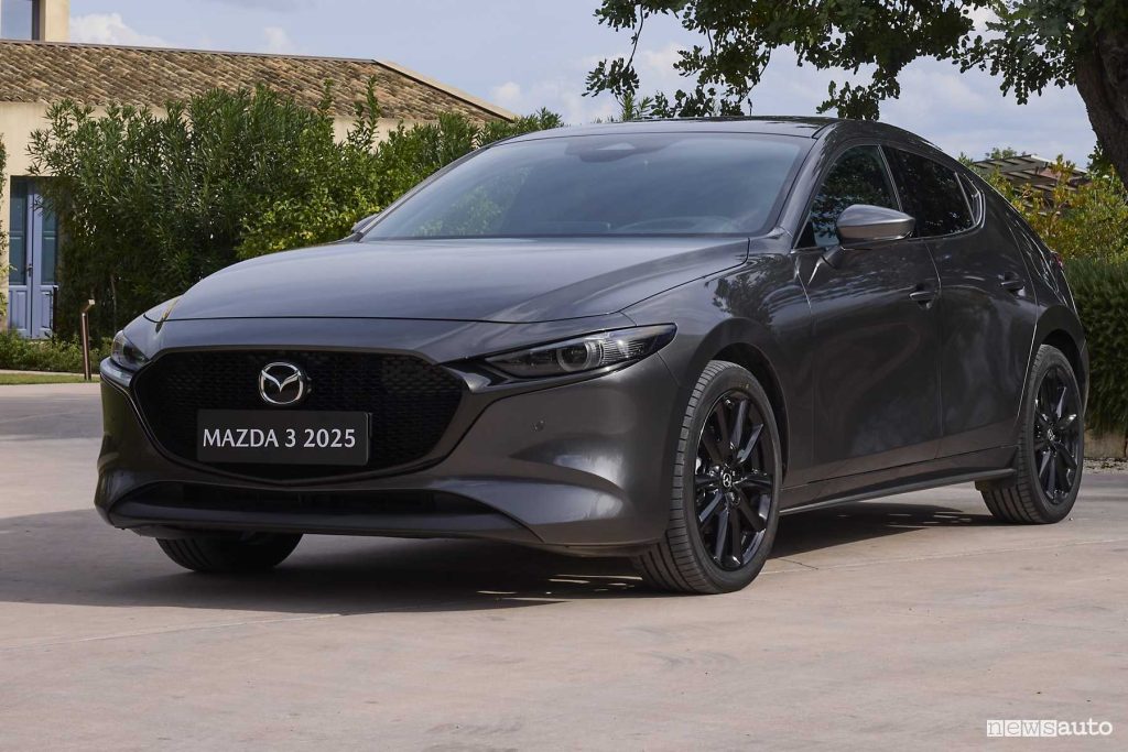 Mazda3 2025 Takumi anteriore 3/4