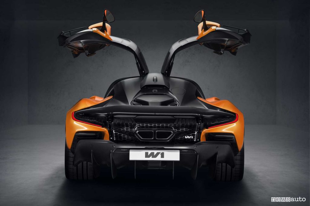 McLaren W1 apertura portiere ad ali di gabbiano