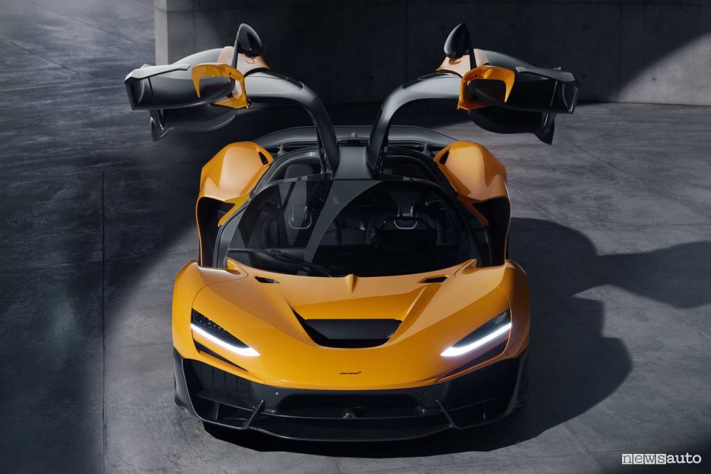 McLaren W1 apertura portiere ad ali di gabbiano