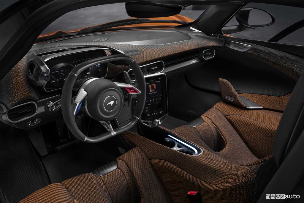 McLaren W1 plancia abitacolo