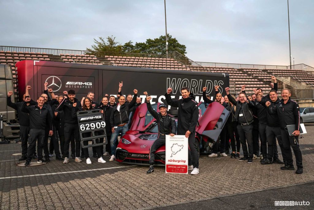 Record al Nürburgring Mercedes-AMG ONE