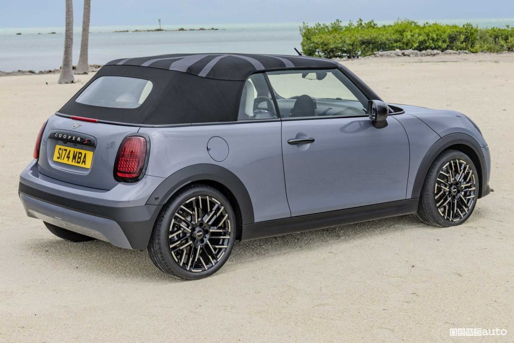 Mini Cooper Cabrio S capote chiusa