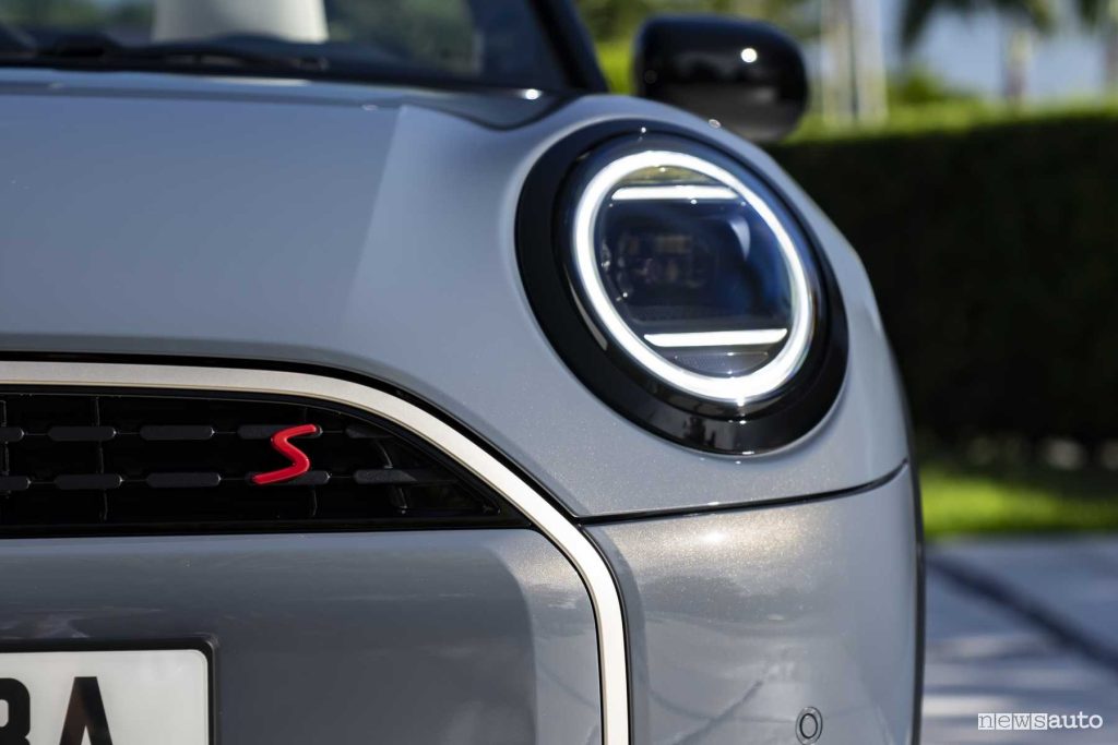 Mini Cooper Cabrio S faro anteriore firma luminosa