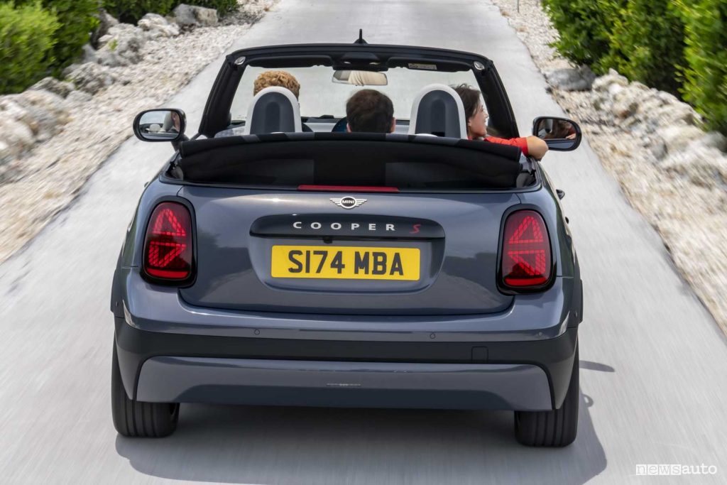 Mini Cooper Cabrio S su strada