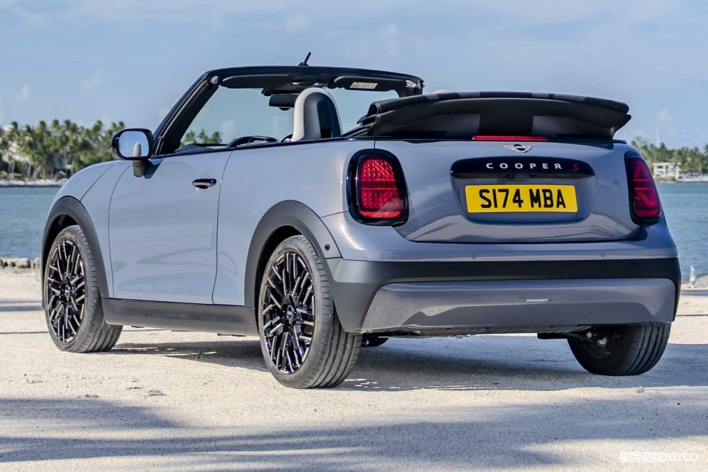 Mini Cooper Cabrio S posteriore 3/4