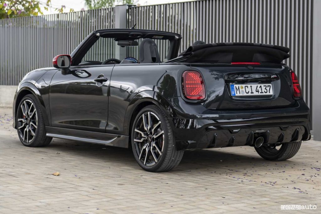 Mini John Cooper Works Cabrio posteriore 3/4