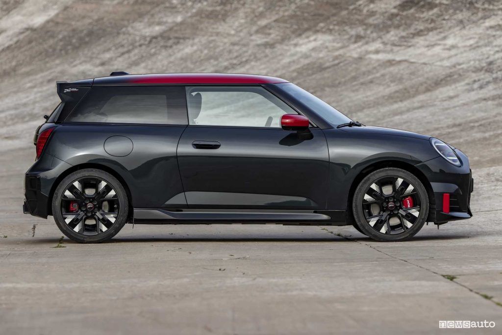 Mini John Cooper Works Electric laterale