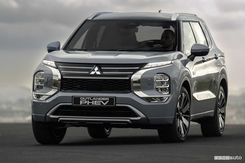 Nuovo Mitsubishi Outlander PHEV anteriore 3/4