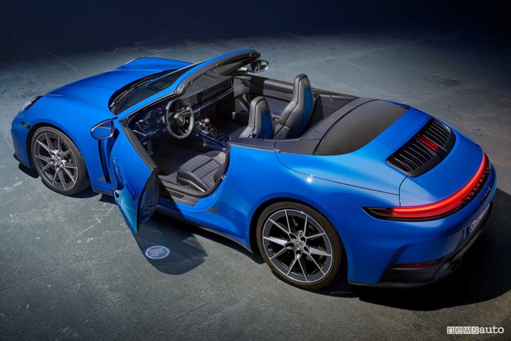 Nuova Porsche 911 Carrera T Cabriolet, posteriore 3/4