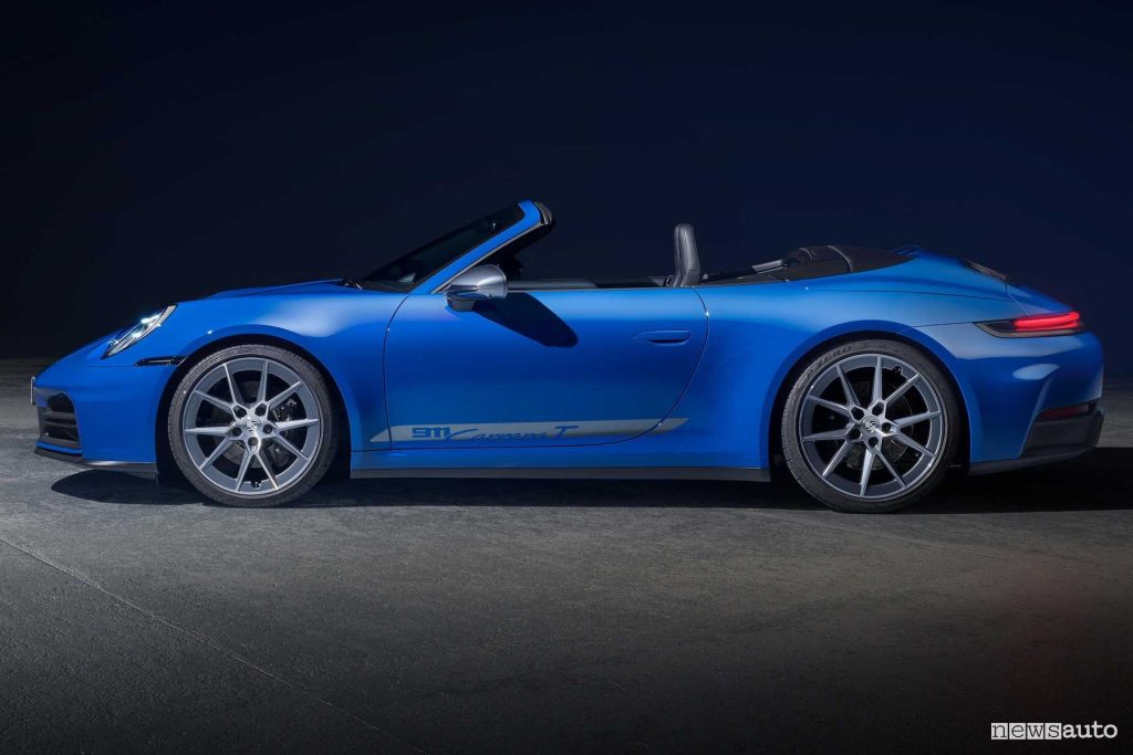 Nuova Porsche 911 Carrera T Cabriolet laterale