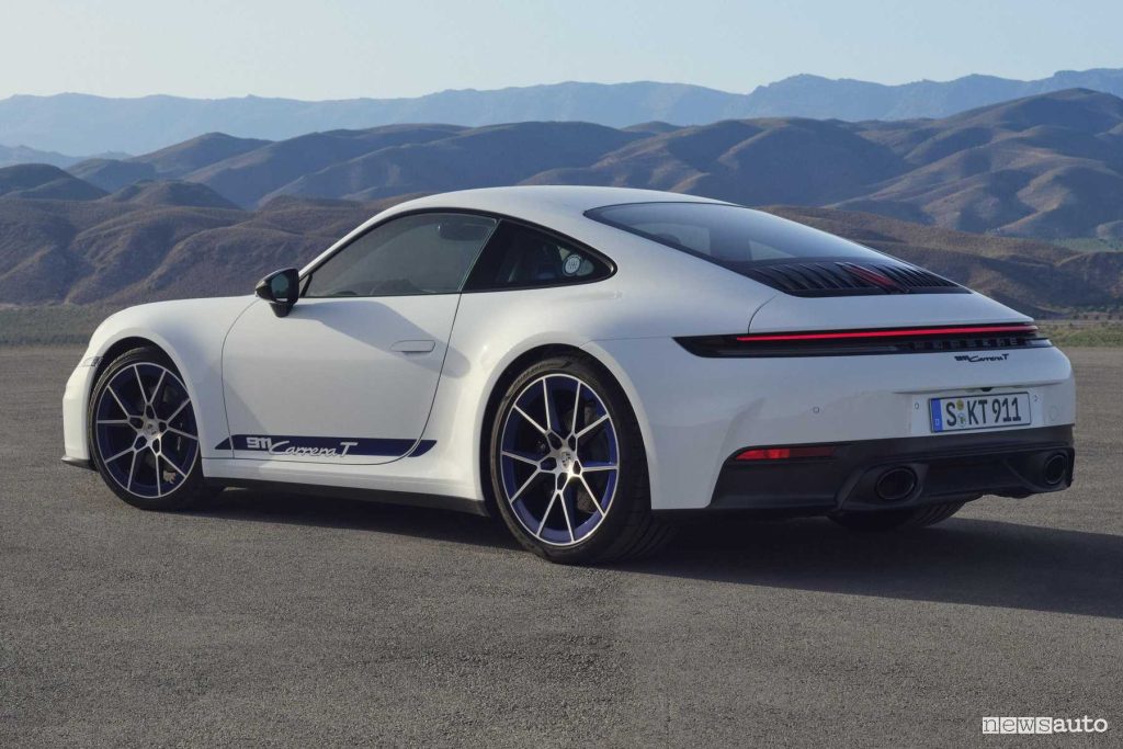 Nuova Porsche 911 Carrera T Coupé posteriore 3/4