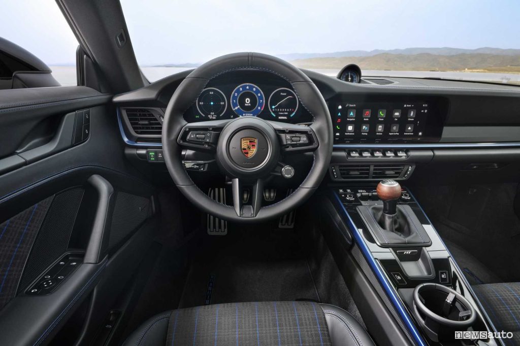 Nuova Porsche 911 Carrera T Coupé plancia abitacolo