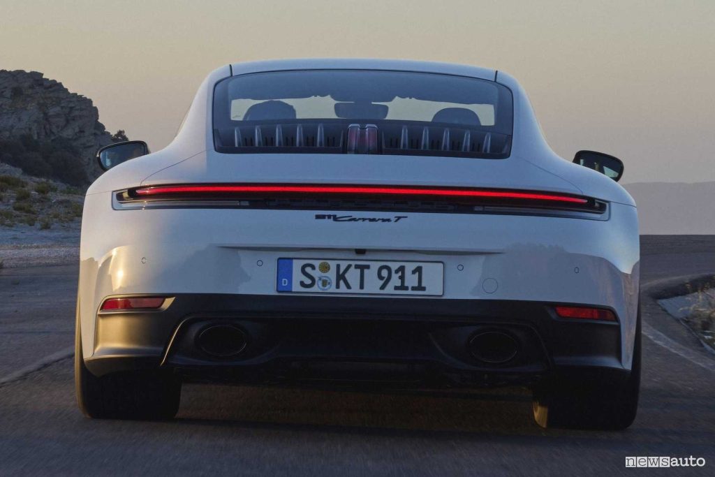 Nuova Porsche 911 Carrera T Coupé su strada