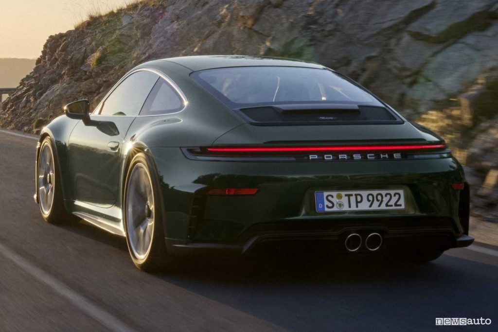 Porsche 911 GT3 Touring su strada