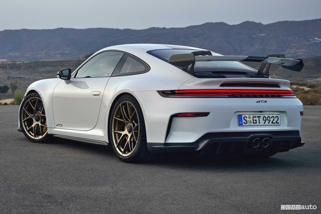 Porsche 911 GT3 Weissach posteriore 3/4