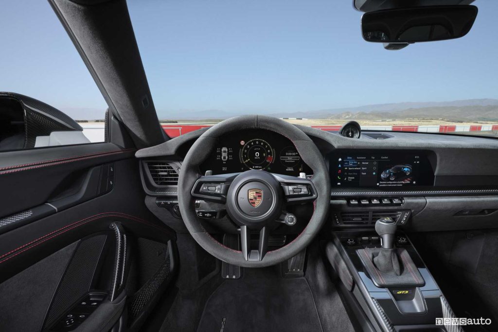 Porsche 911 GT3 Weissach plancia abitacolo