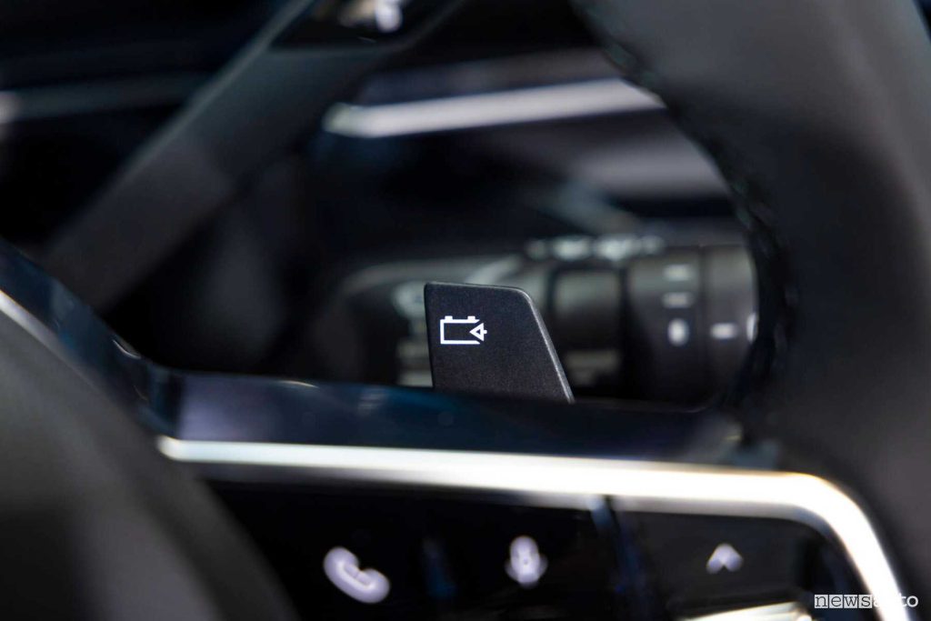 Renault 4 E-Tech Electric Plein Sud levetta frenata rigenerativa