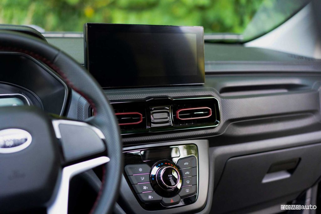 SWM G03F display infotainment