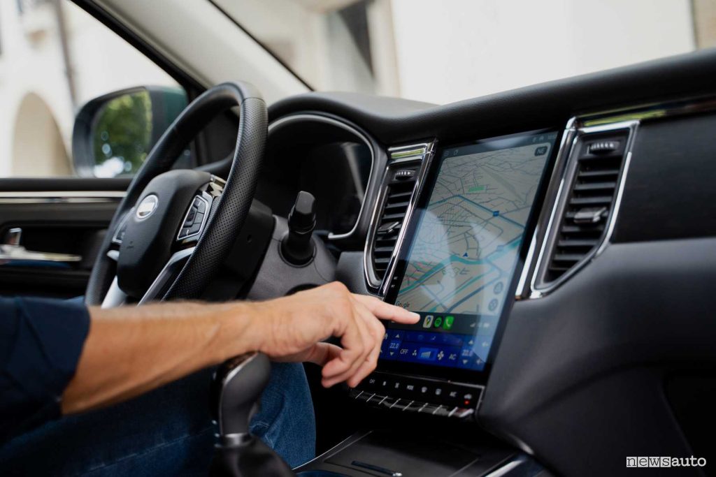 SWM G05 display infotainment abitacolo