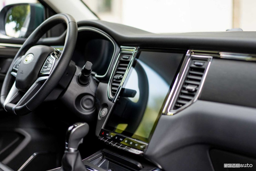SWM G05 display infotainment abitacolo