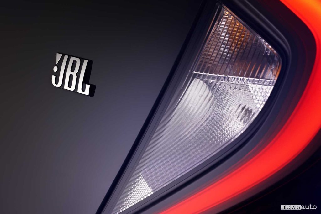 Toyota Aygo X JBL faro posteriore