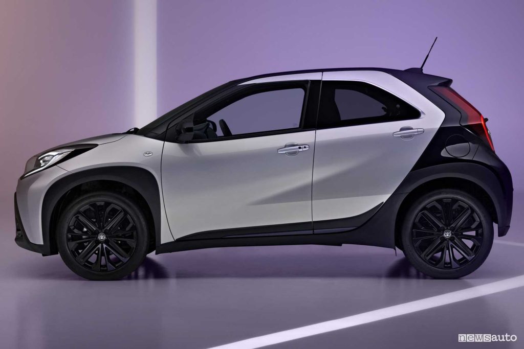 Toyota Aygo X JBL laterale
