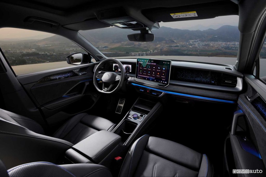 Volkswagen Tayron R-Line eHybrid plancia abitacolo