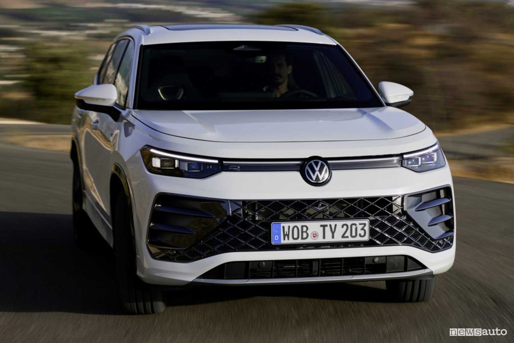 Volkswagen Tayron R-Line su strada
