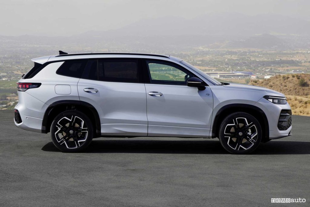 Volkswagen Tayron R-Line eHybrid laterale