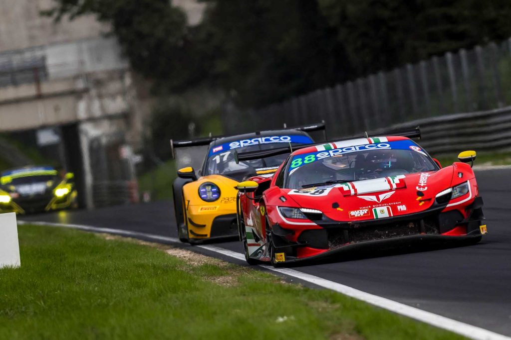 Ferrari e Audi in lotta in testa CIGT Sprint Monza 2024