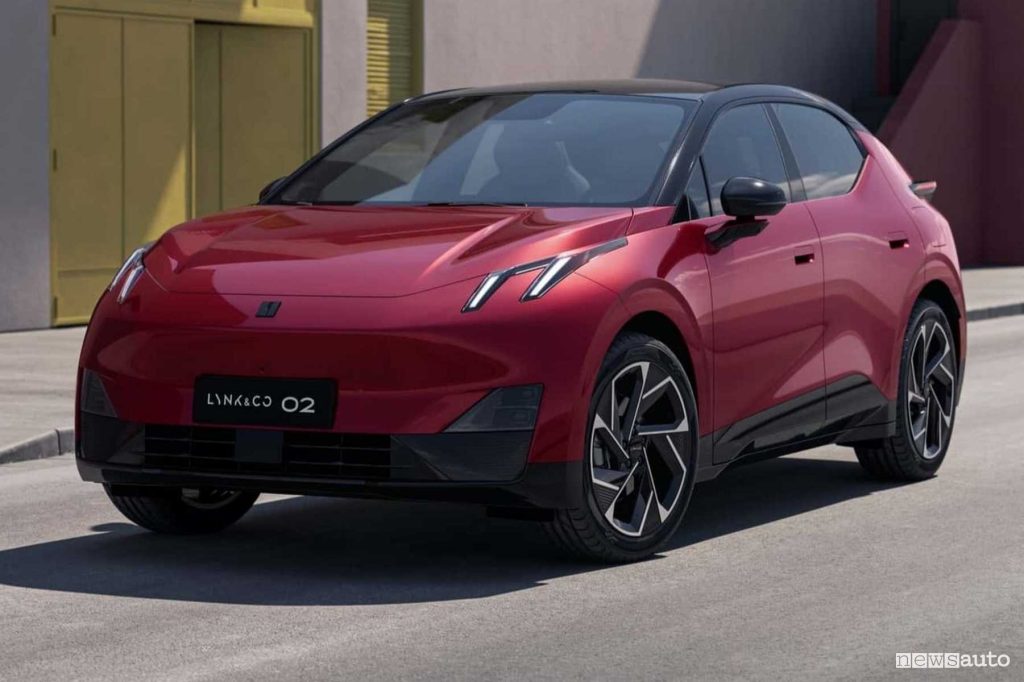 Lynk & Co 02 anteriore 3/4