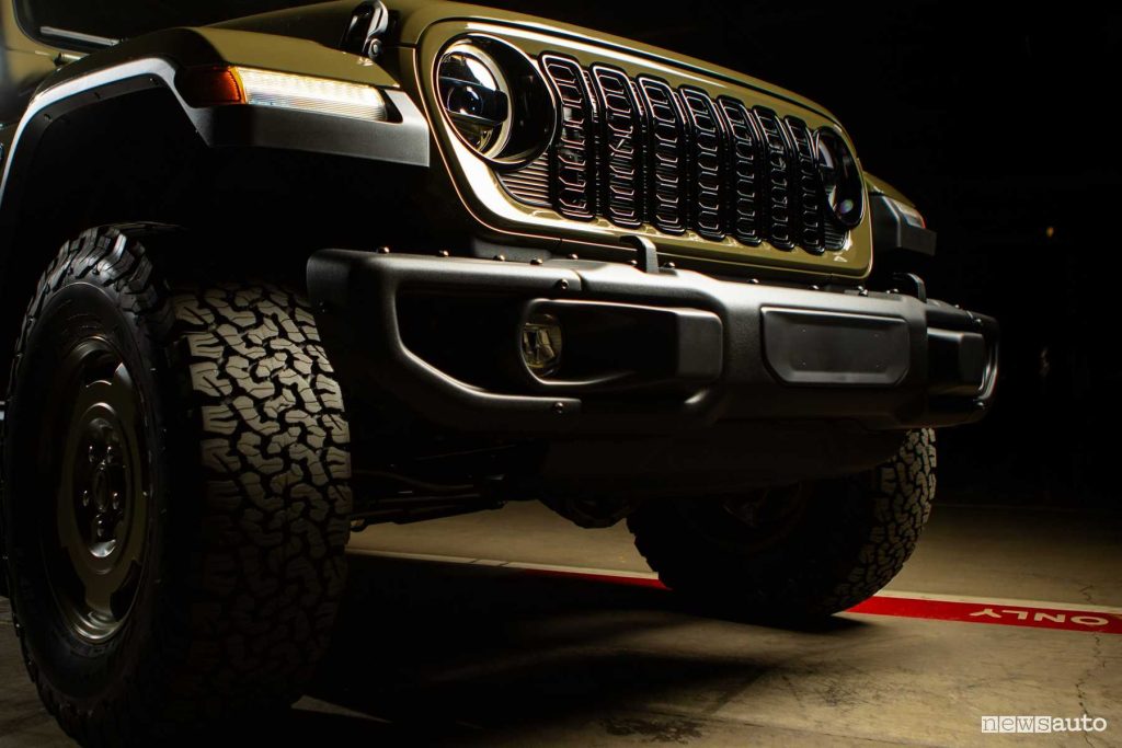 Jeep Wrangler Willys '41 4xe paraurti e griglia anteriore