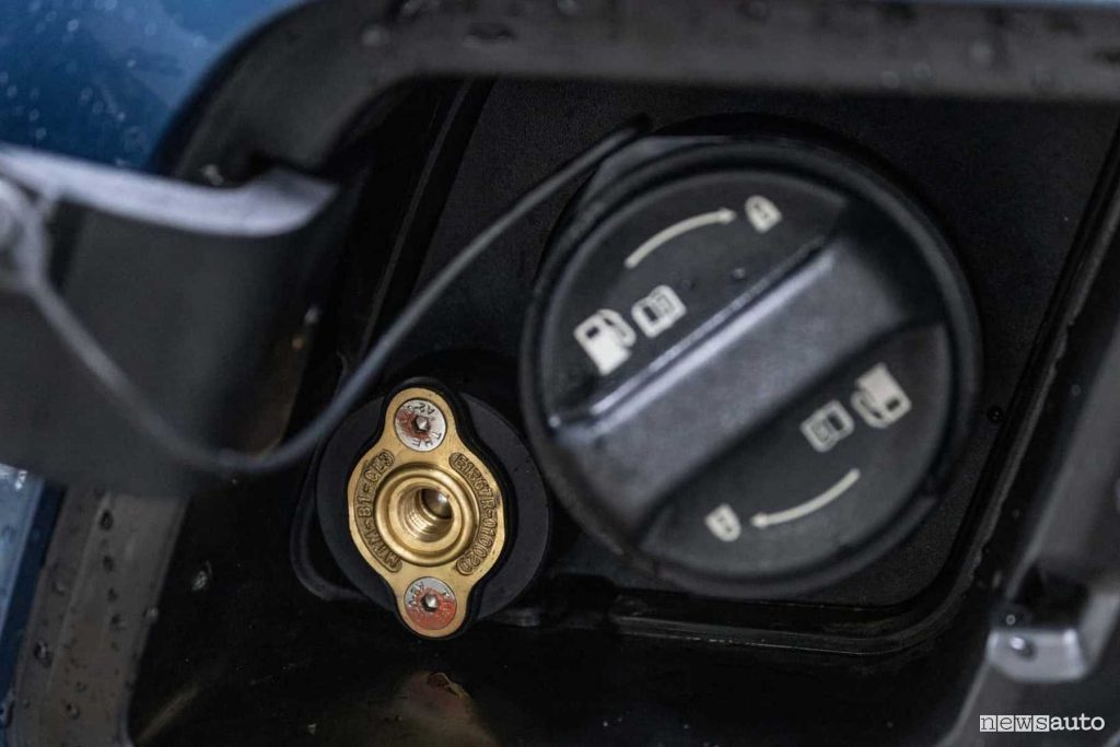 Kia Niro HEV GPL ibrida bocchettone rifornimento