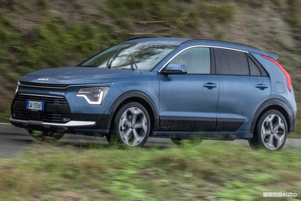 Kia Niro HEV GPL ibrida su strada