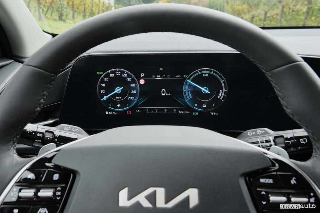 Kia Niro HEV GPL ibrida display quadro strumenti