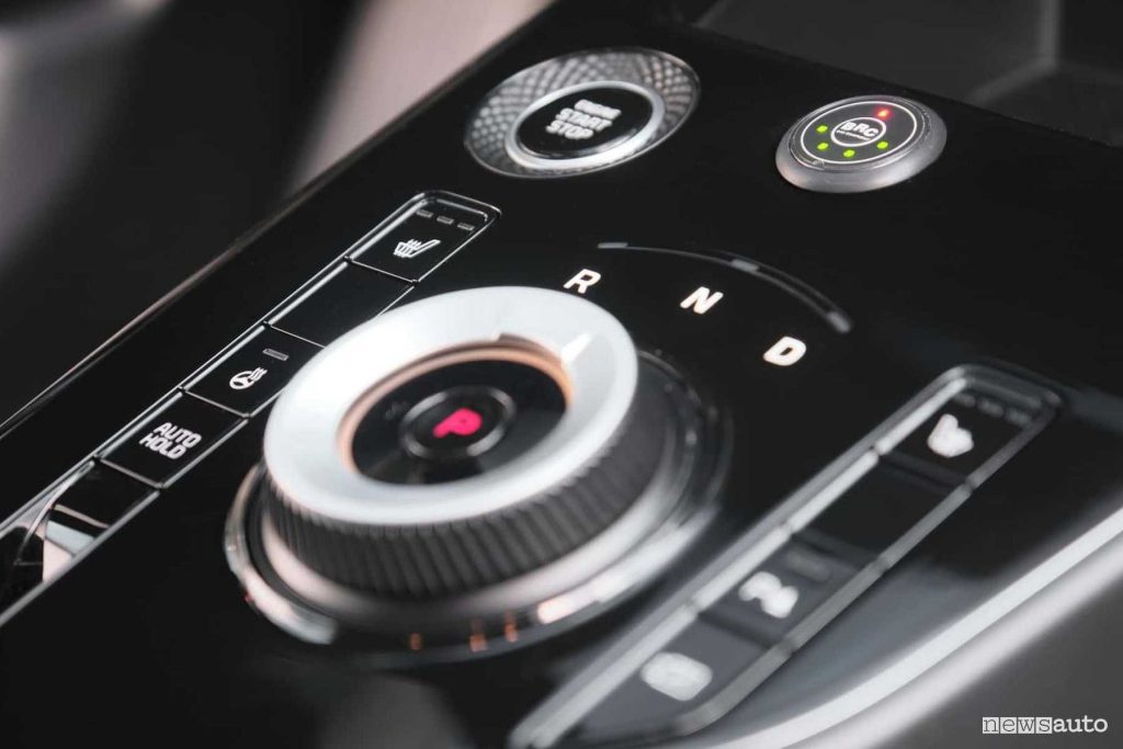 Kia Niro HEV GPL ibrida manopola cambio automatico