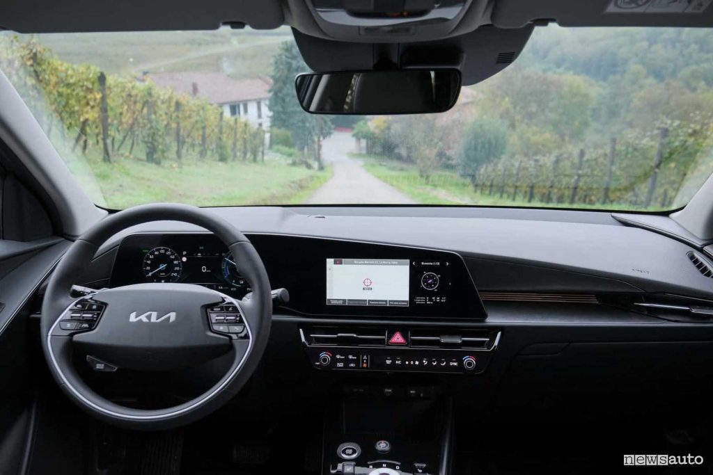 Kia Niro HEV GPL ibrida plancia abitacolo